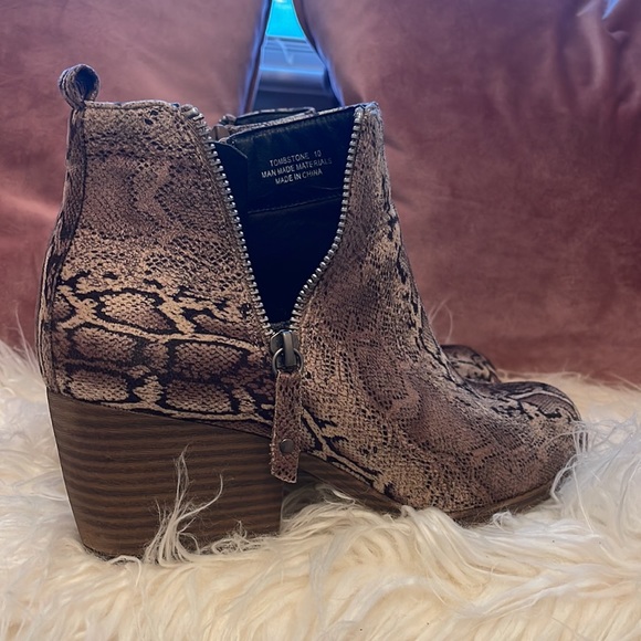 Snake print booties - Picture 2 of 3